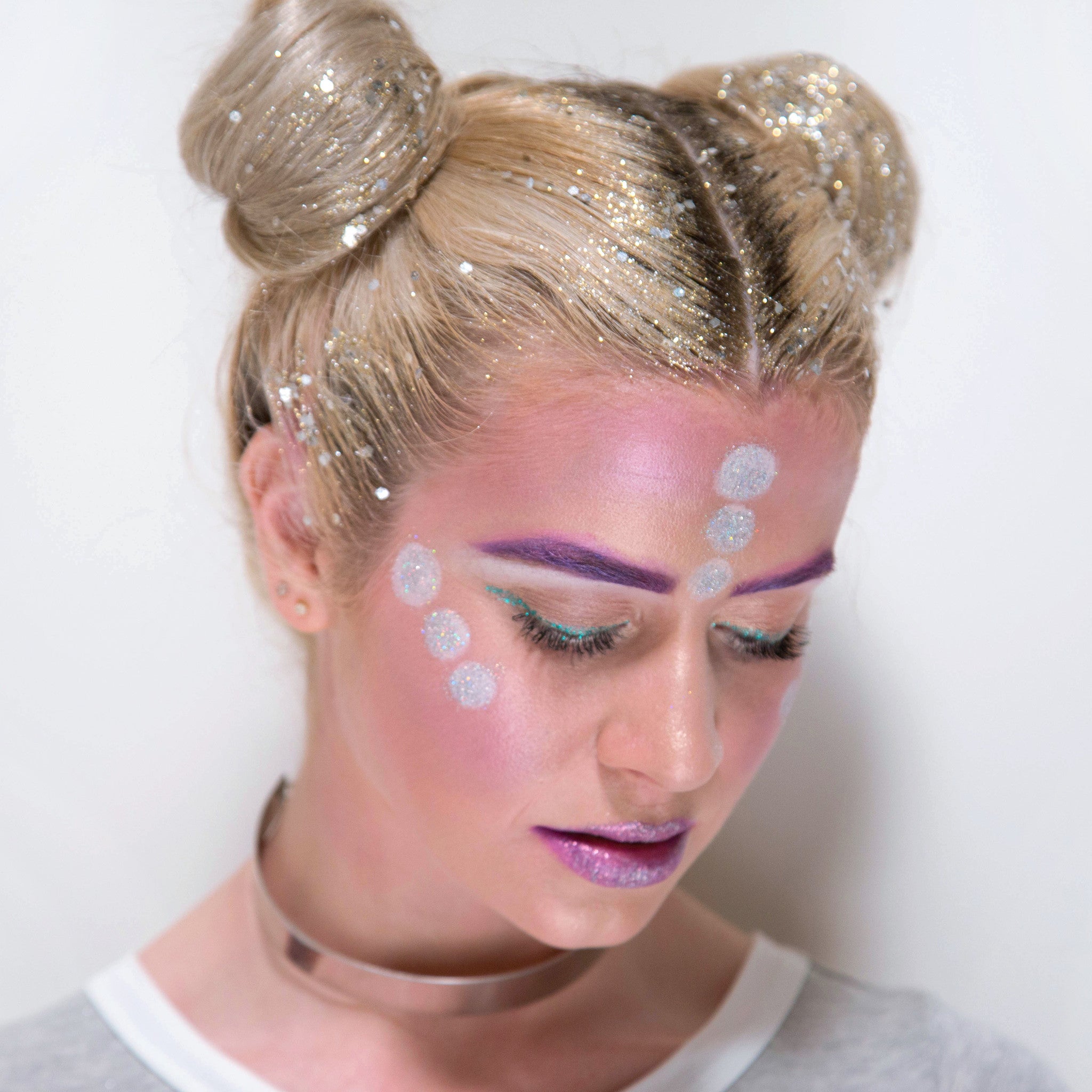 DIY: Glitter Roots + Alien Space Buns Halloween Tutorial